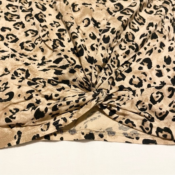 Hollister Leopard Twisted Square Boxy Crop Baby Tee Womens Size Small - Picture 9 of 16